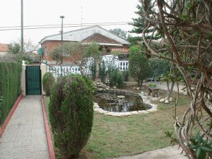 "Уютный домик с бассейном и садом в 20 мин от Валенсии"