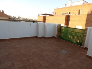 Аренда квартиры с террасой в Валенсии - АР070.