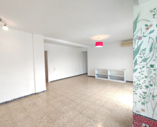 Продажа квартиры в районе Malilla- VP71